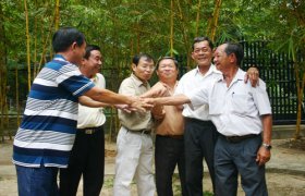 Những “Bông hoa” trong lòng địch