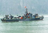 Vùng 5 Hải quân tích cực hỗ trợ ngư dân bám biển
