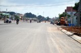 Thảm nhựa một số đoạn công trình đường vào Trung tâm Hành chính tỉnh
