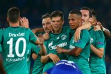 Huntelaar giúp Schalke chia điểm với Chelsea