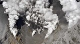 ​Núi lửa Nhật Bản phun, 8 du khách bị thương