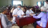 Hội Đông y huyện Phú Giáo:  Khám bệnh, cấp phát thuốc và tặng quà  cho người cao tuổi