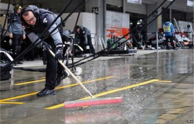 Deadly Typhoon Phanfone disrupts Japan as it nears Tokyo