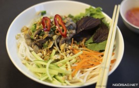 Bún bò xào