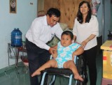 Báo Bình Dương: Trao tặng xe lăn cho trẻ em có hoàn cảnh khó khăn