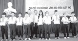 Quỹ Bảo trợ trẻ em TX.Thuận An:  Trao học bổng cho học sinh nghèo vượt khó