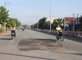 Đường Nguyễn Thị Minh Khai nhanh xuống cấp, người dân bức xúc