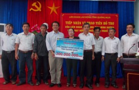 Liên đoàn Lao động tỉnh:  Trao 1,2 tỷ đồng cho các nghiệp đoàn nghề cá