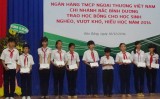 Vietcombank Bắc Bình Dương: Trao học bổng cho học sinh nghèo huyện Bàu Bàng