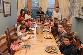 Đẻ con thứ 18 ở tuổi 39