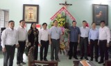 Leaders of Central and provincial Public Relations Committees pay visits to Catholic dignitaries, followers