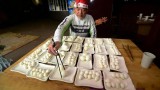 Người đàn ông thử thách khả năng ăn uống với 160 quả trứng