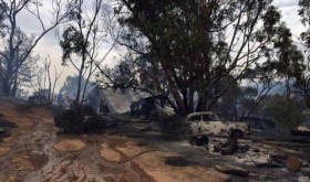 Australia battles to contain worst wildfires in 30 years