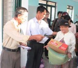 Taking care of poor people’s Tet holiday