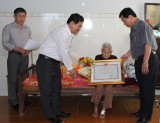 North Tan Uyen district grants title of heroic mother to local mothers