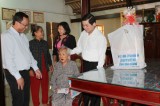 Provincial leaders visit, present Tet gifts to policy beneficiaries, poor households