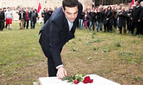 “Tôi sẽ đeo cà vạt nếu chúng ta giảm được nợ”