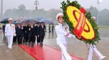 Leaders pay tribute to President Ho Chi Minh on lunar New Year