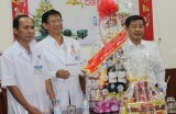 Đoàn cán bộ lãnh đạo tỉnh thăm Bệnh viện tỉnh và tặng quà tết cho bệnh nhân nghèo