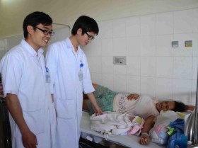 Bác sĩ hiến máu cứu mẹ con sản phụ