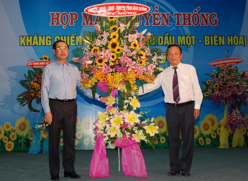 Tự hào tinh thần kháng chiến Thủ