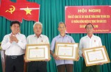 Đảng Ủy Xã Tân Long (Phú Giáo): Trao Huy hiệu 65 năm và 40 năm tuổi Đảng