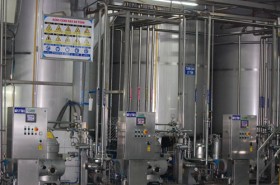 Người tiêu dùng tham quan nhà máy Tân Hiệp Phát