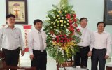 Lãnh đạo tỉnh thăm và chúc mừng Giám mục Giáo phận Phú Cường nhân ngày Thánh lễ bổn mạng
