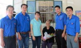 Cụm đoàn 4 - Đoàn Khối các cơ quan tỉnh: Thăm và tặng quà các mẹ Việt Nam anh hùng