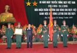 Dân quân tự vệ Việt Nam vinh dự đón nhận Huân chương Sao vàng