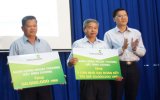 VND100mln donated to Bau Bang’s Study Promotion Fund and Fund for the Poor