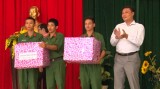 TX.Bến Cát, huyện Bàu Bàng: Tổ chức thăm, tặng quà các tân binh