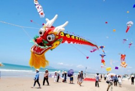 第六次国际艺术风筝节在越南头顿市落幕