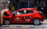 Mazda2 2015 đạt an toàn 4 sao