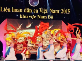 200名艺人参加2015年第六届越南民歌比赛南部赛区比赛