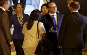 Hollande becomes first French president to visit Cuba