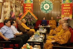 2015年佛诞大典：何氏洁同志向越南佛教界人士致以节日祝福
