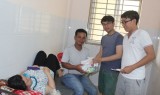 Tặng quà cho hơn 100 bệnh nhân tại Trung tâm Y tế Thuận An