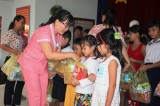 510 phần quà được trao cho trẻ em tại TX.Thuận An, TX.Bến Cát
