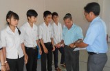 Bàu Bàng: Thăm, động viên học sinh lớp 12 trước kỳ thi quốc gia