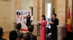 题为“多样性中的特色”的越南文化交流晚会在德国举行