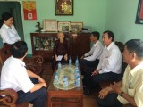Ban Nội chính Tỉnh ủy thăm, tặng quà mẹ Việt Nam anh hùng