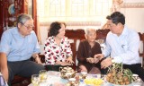TX.Dĩ An: Thăm, tặng quà các gia đình chính sách, mẹ Việt Nam anh hùng