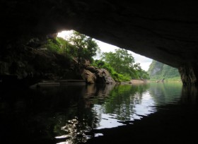 Đưa tour khám phá Xuyên Sơn Hồ-động Phong Nha vào khai thác