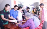 Khám bệnh, cấp thuốc miễn phí và tặng 200 phần quà cho người nghèo ở huyện Bàu Bàng