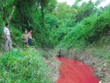 Thực hư về vụ suối Nậm Khếnh ở Điện Biên đổi màu đỏ như máu