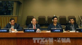 越南国会主席阮生雄共同主持第四次世界议长会议的专题辩论会