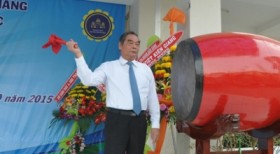 越南全国各所学校一律举行2015-2016学年开学典礼