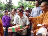 Thiền viện Trúc Lâm Thanh Nguyên (Phú Giáo): Tặng 300 phần quà cho người nghèo xã Tam Lập