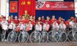 Prudential: Tặng 20 xe đạp cho học sinh nghèo huyện Dầu Tiếng